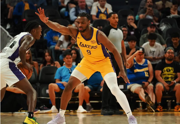 NBA夏联-布朗尼首秀9中2得4分 克内克特12中3 湖人不敌国王 NBA夏联-布朗尼首秀9中2得4分 克内克特12中3 湖人不敌国王