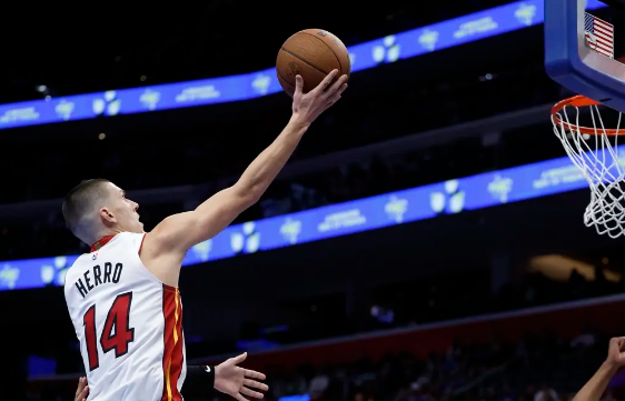 希罗40+8&10记三分 CC21+7+9 热火加时戏剧性惜败活塞 希罗40+8&10记三分 CC21+7+9 热火加时戏剧性惜败活塞