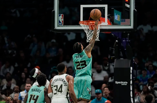 字母哥22+15+12 鲍尔26+9 黄蜂1分险胜雄鹿 字母哥22+15+12 鲍尔26+9 黄蜂1分险胜雄鹿