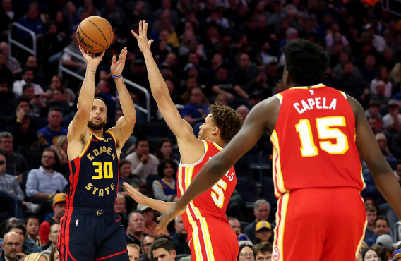 库里高效23+8维金斯27分 勇士6人上双120-97轻取老鹰 库里高效23+8维金斯27分 勇士6人上双120-97轻取老鹰