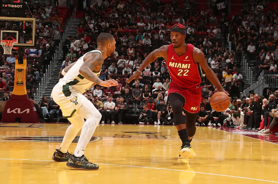 利拉德37+12 字母缺战 巴特勒23+5 雄鹿险胜热火拒22分逆转 利拉德37+12 字母缺战 巴特勒23+5 雄鹿险胜热火拒22分逆转