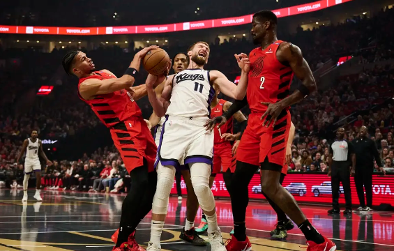 艾顿26+9 小萨21+14+11 蒙克29+9 开拓者6人上双击败国王