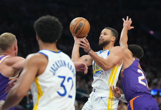 杜兰特21+10 布克27+9 库里23+7&上半场5中0 太阳送勇士4连败 杜兰特21+10 布克27+9 库里23+7&上半场5中0 太阳送勇士4连败