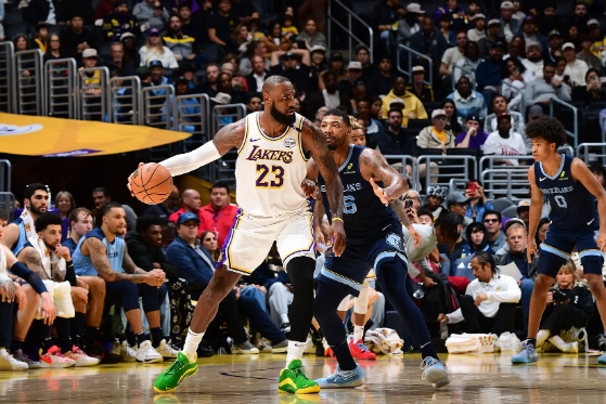 浓眉40+16 老詹18+8+8 莫兰特21中6&7失误 湖人终结灰熊4连胜 浓眉40+16 老詹18+8+8 莫兰特21中6&7失误 湖人终结灰熊4连胜