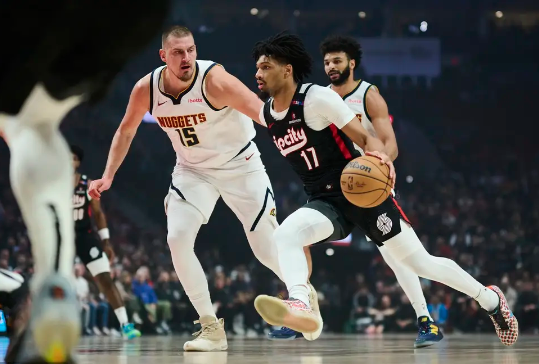 西蒙斯压哨上篮绝杀 约基奇34+8 开拓者拒绝掘金单节17分逆转 西蒙斯压哨上篮绝杀 约基奇34+8 开拓者拒绝掘金单节17分逆转