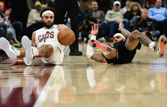 米切尔27+6 字母哥空砍33+14 利拉德缺阵 骑士赛季三杀雄鹿 米切尔27+6 字母哥空砍33+14 利拉德缺阵 骑士赛季三杀雄鹿