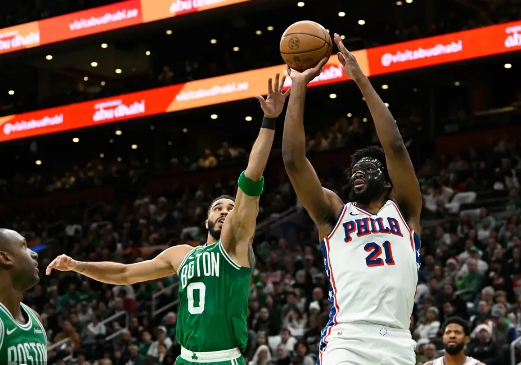 马克西33+12 塔图姆32+15 两队各三人20+ 76人送绿军首次连败 马克西33+12 塔图姆32+15 两队各三人20+ 76人送绿军首次连败