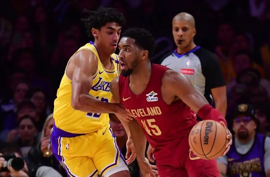 詹姆斯40岁首战23分 小里35+9+10 骑士3人20+击败湖人迎8连胜 詹姆斯40岁首战23分 小里35+9+10 骑士3人20+击败湖人迎8连胜