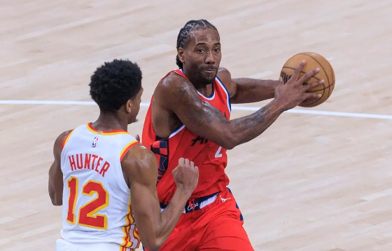 伦纳德复出12分祖巴茨18+18 吹杨空砍20+14快船131-105擒老鹰