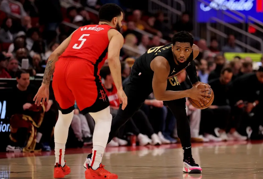 范乔丹7记三分 加兰26分+关键三罚一中 火箭惊魂1分险胜骑士 范乔丹7记三分 加兰26分+关键三罚一中 火箭惊魂1分险胜骑士