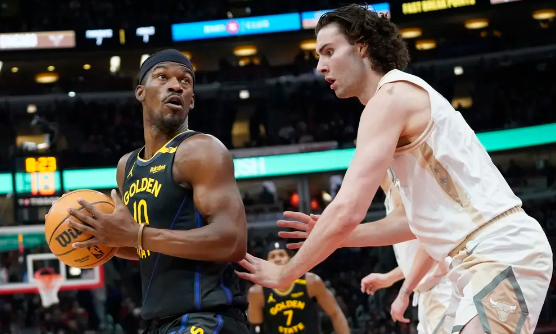 库里34+6巴特勒首秀25分 勇士单节逆转24分以132-111击败公牛 库里34+6巴特勒首秀25分 勇士单节逆转24分以132-111击败公牛