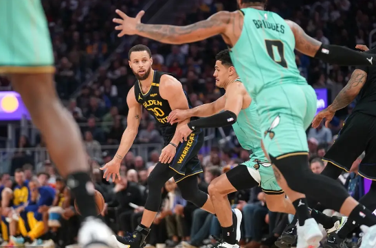 三节打卡!库里15+6 巴特勒6+8 勇士7人上双大胜黄蜂近7战6胜 三节打卡!库里15+6 巴特勒6+8 勇士7人上双大胜黄蜂近7战6胜