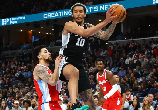 福克斯中投绝杀 JJJ赛季新高42分 马刺险胜灰熊止4连败 福克斯中投绝杀 JJJ赛季新高42分 马刺险胜灰熊止4连败