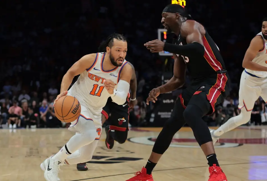 布伦森31+5+6 阿德巴约30+7 尼克斯加时险胜热火迎三连胜 布伦森31+5+6 阿德巴约30+7 尼克斯加时险胜热火迎三连胜