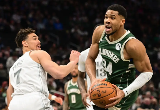 字利3节打卡合砍66分 小波特三双 雄鹿大胜残阵独行侠迎4连胜 字利3节打卡合砍66分 小波特三双 雄鹿大胜残阵独行侠迎4连胜