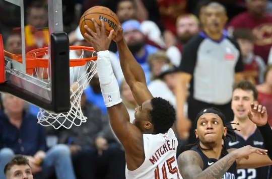 班凯罗24+11+7 米切尔23分&连失关键球 魔术终结骑士16连胜 班凯罗24+11+7 米切尔23分&连失关键球 魔术终结骑士16连胜