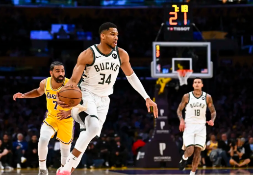 字母哥28+7 布朗尼生涯新高17+5 雄鹿终结残阵湖人主场9连胜 字母哥28+7 布朗尼生涯新高17+5 雄鹿终结残阵湖人主场9连胜