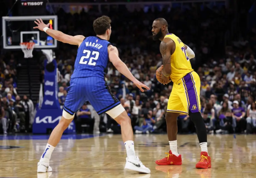 詹姆斯24+6+8 东契奇32+7+7 小瓦32+8 湖人不敌魔术吞3连败 詹姆斯24+6+8 东契奇32+7+7 小瓦32+8 湖人不敌魔术吞3连败