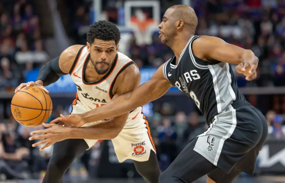 萨瑟27分 奥萨尔14+6 瓦塞尔26+6 活塞6人上双轻取马刺 萨瑟27分 奥萨尔14+6 瓦塞尔26+6 活塞6人上双轻取马刺