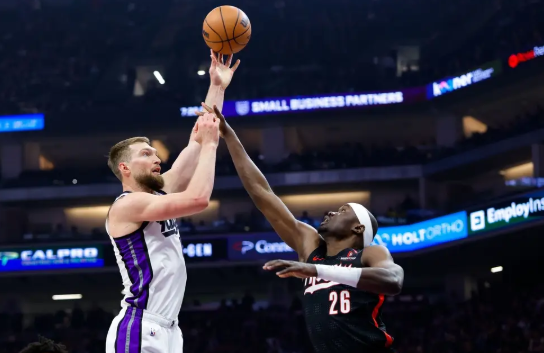 拉文29分 小萨22+19+6 阿夫迪亚24+9 国王轻取开拓者止4连败 拉文29分 小萨22+19+6 阿夫迪亚24+9 国王轻取开拓者止4连败