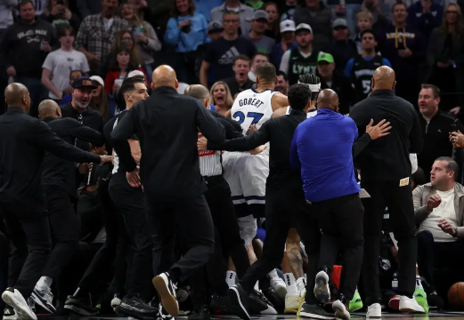 华子25+6 戈贝尔19+25 两队冲突7人遭逐 森林狼终结活塞3连胜