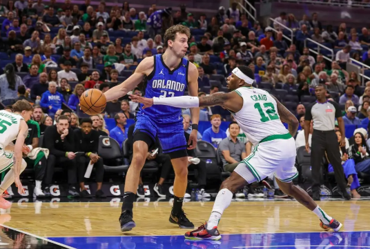 小瓦格纳23+8 安东尼18+8 普理查德15+10 魔术轻取残阵绿军 小瓦格纳23+8 安东尼18+8 普理查德15+10 魔术轻取残阵绿军