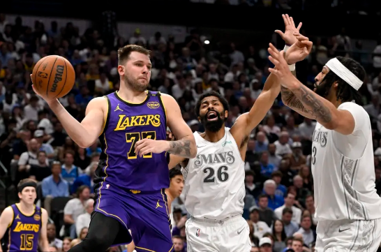 东契奇45+8&上半场31分 詹姆斯27+7 湖人胜独行侠锁定季后赛 东契奇45+8&上半场31分 詹姆斯27+7 湖人胜独行侠锁定季后赛