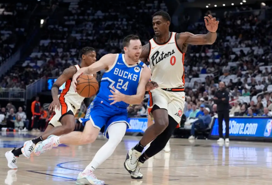 康诺顿生涯新高43+11 库兹马出战一节22分 雄鹿加时击败活塞 康诺顿生涯新高43+11 库兹马出战一节22分 雄鹿加时击败活塞