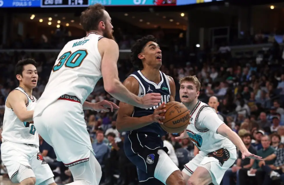 史蒂文斯31+6 巴格利25+11 加福德20+7 灰熊大胜独行侠 史蒂文斯31+6 巴格利25+11 加福德20+7 灰熊大胜独行侠