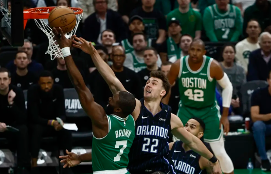 波津血洒赛场砍20+10 布朗36+10 班凯罗32+9+7 绿军2-0魔术 波津血洒赛场砍20+10 布朗36+10 班凯罗32+9+7 绿军2-0魔术